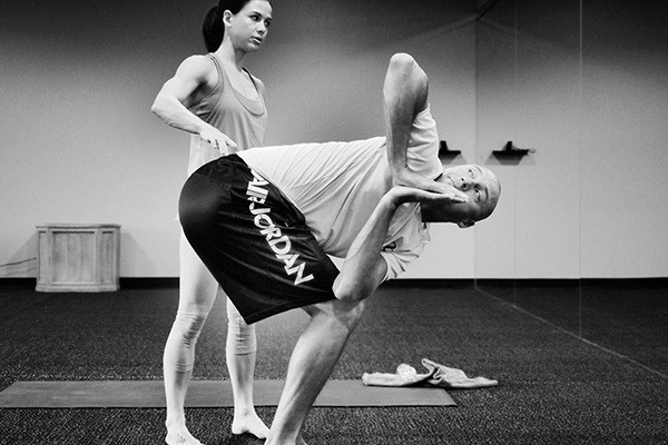 derek-jeter-doing-yoga